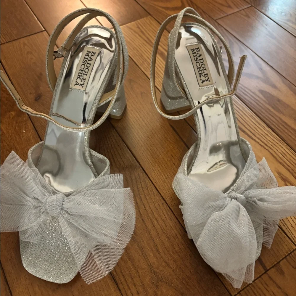 Badgley Mischka Bridal Bride Shoes - Sparkly Bow - Picture 2 of 4